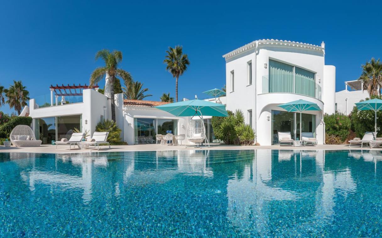 villa-algarve-portugal-luxury-pool-beach-praia-SWIM (1).jpg