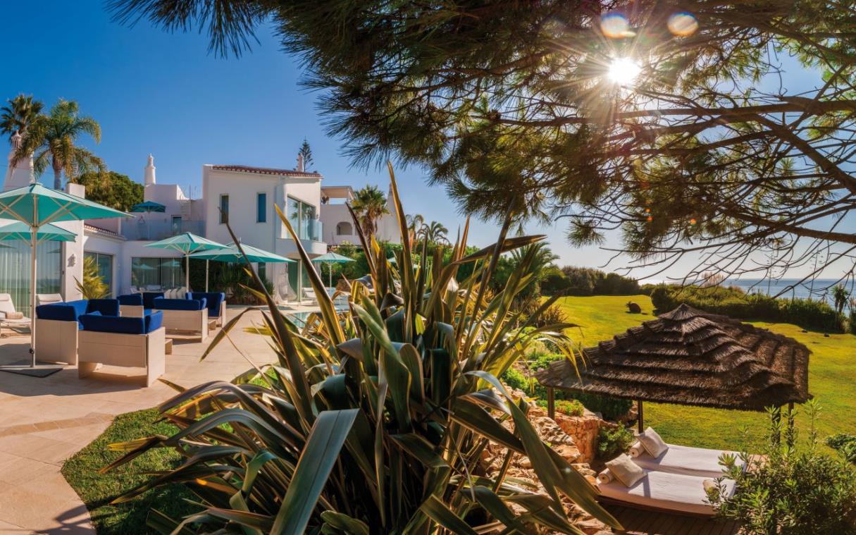 villa-algarve-portugal-luxury-pool-beach-praia-out-liv (1).jpg