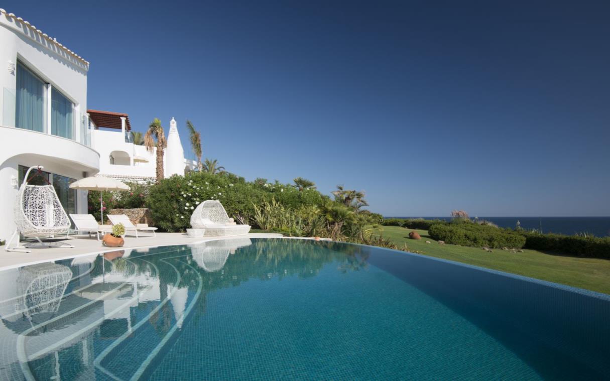 villa-algarve-portugal-luxury-pool-beach-praia-COV.jpg