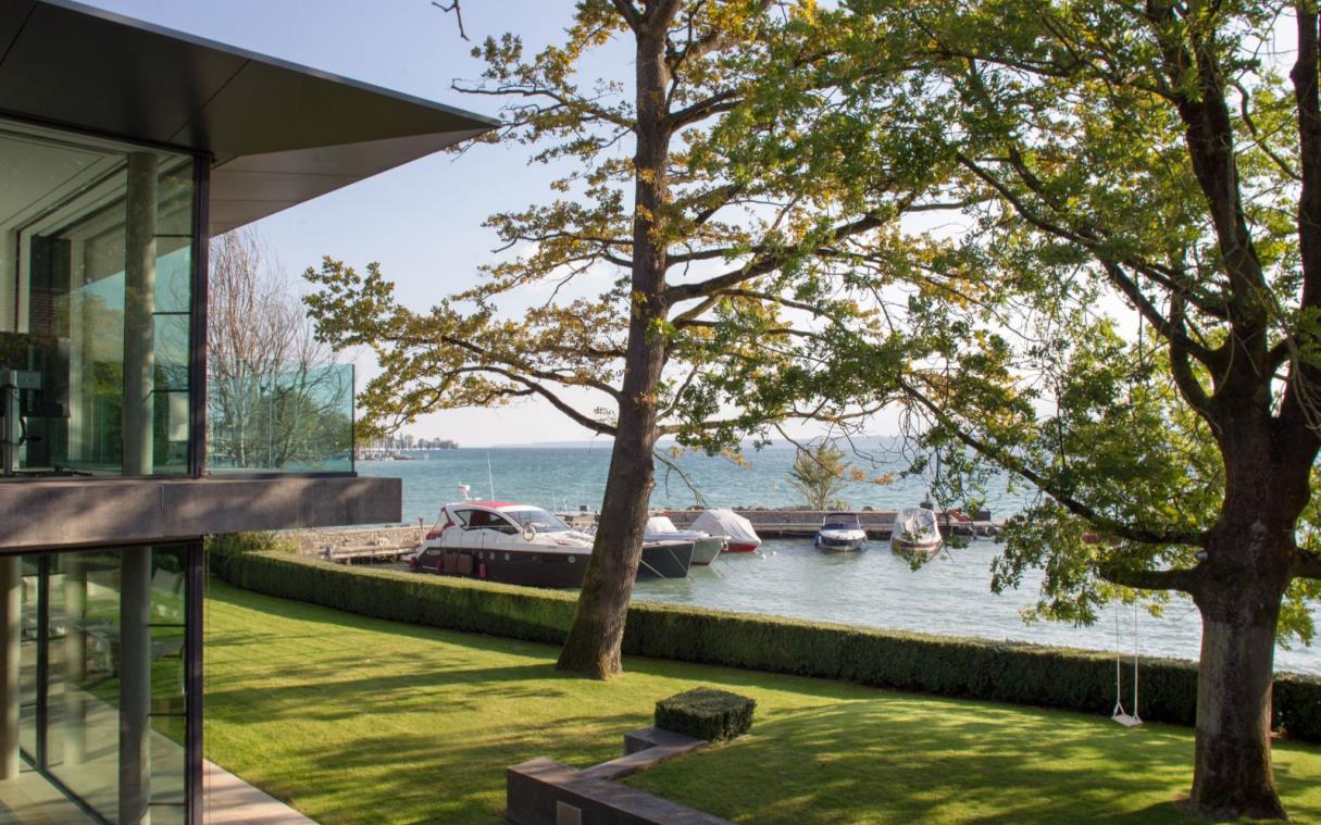 villa-geneva-switzerland-luxury-lakefront-modern-hotel-facilities-du-lac-vie.jpg