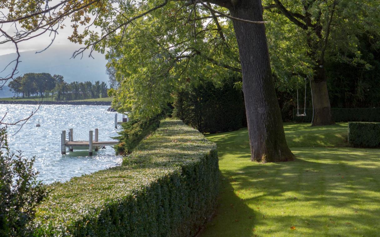 villa-geneva-switzerland-luxury-lakefront-modern-hotel-facilities-du-lac-gar.jpg