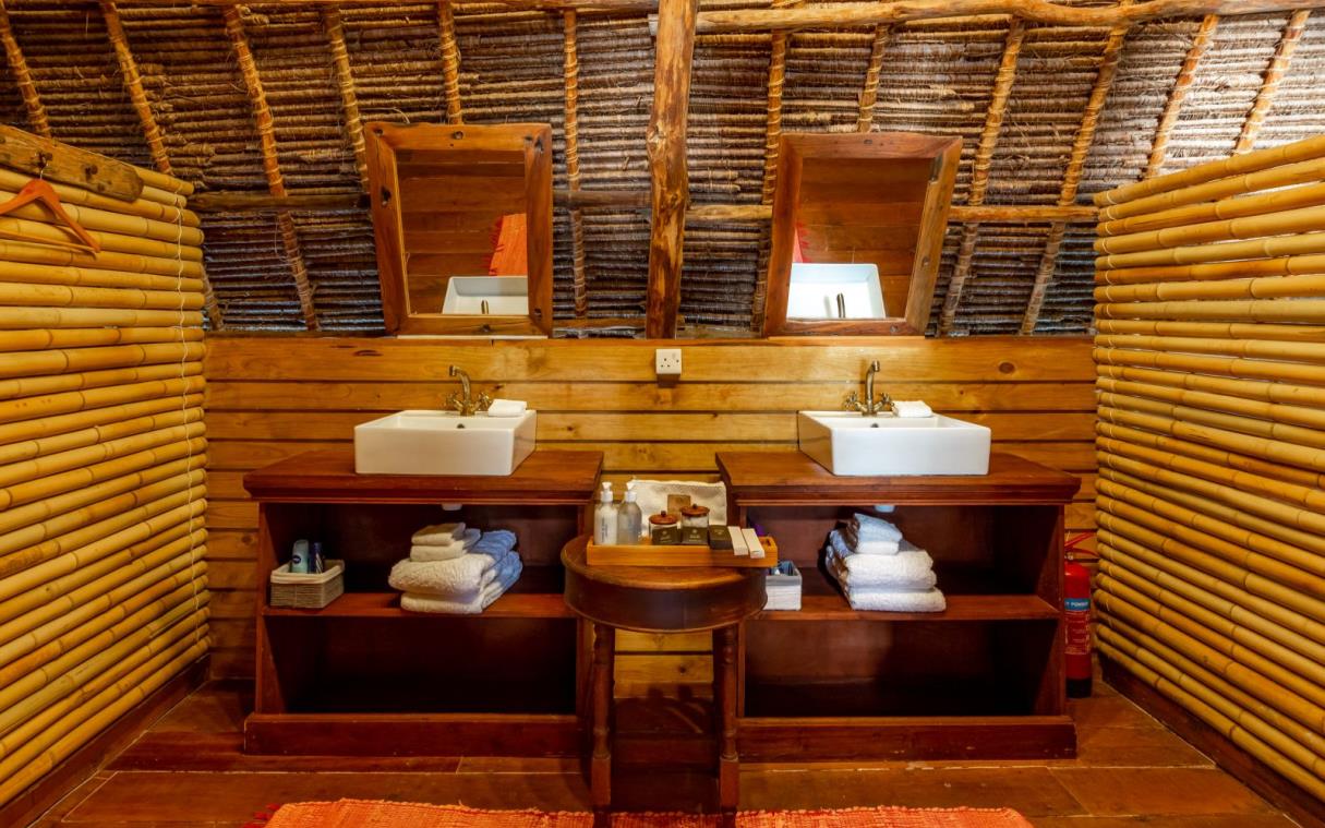 private-island-shungi-mbili-mafia-tanzania-africa-luxury-exclusive-thanda-bath-b.jpg