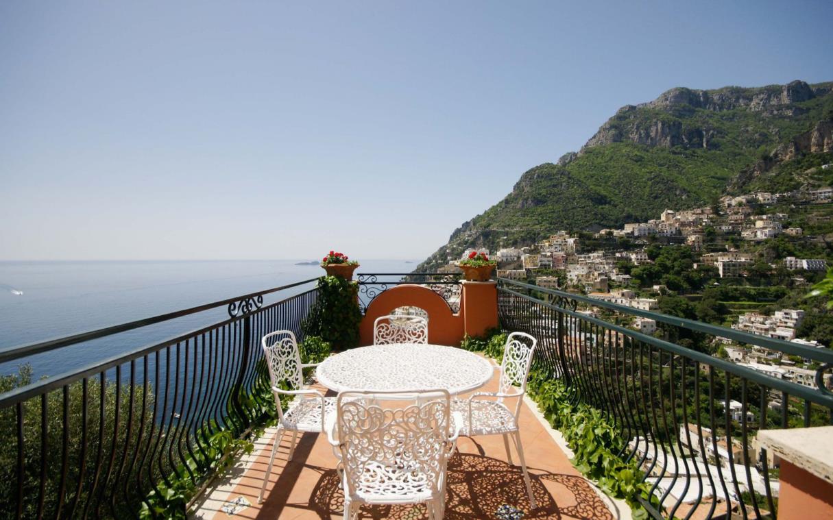villa-positano-amalfi-coast-italy-luxury-pool-antique-affresco-bal (2).jpg