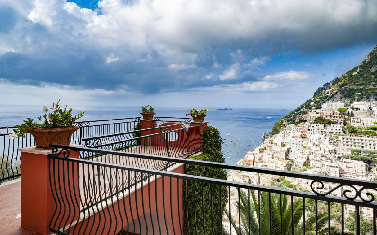 villa-positano-amalfi-coast-italy-luxury-pool-antique-affresco-bal (3).jpg