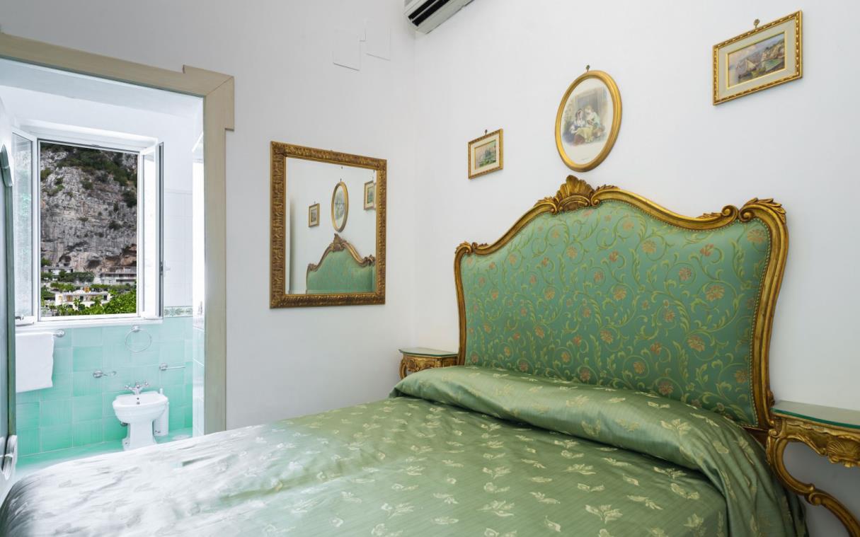 villa-positano-amalfi-coast-italy-luxury-pool-antique-affresco-bed (14).jpg