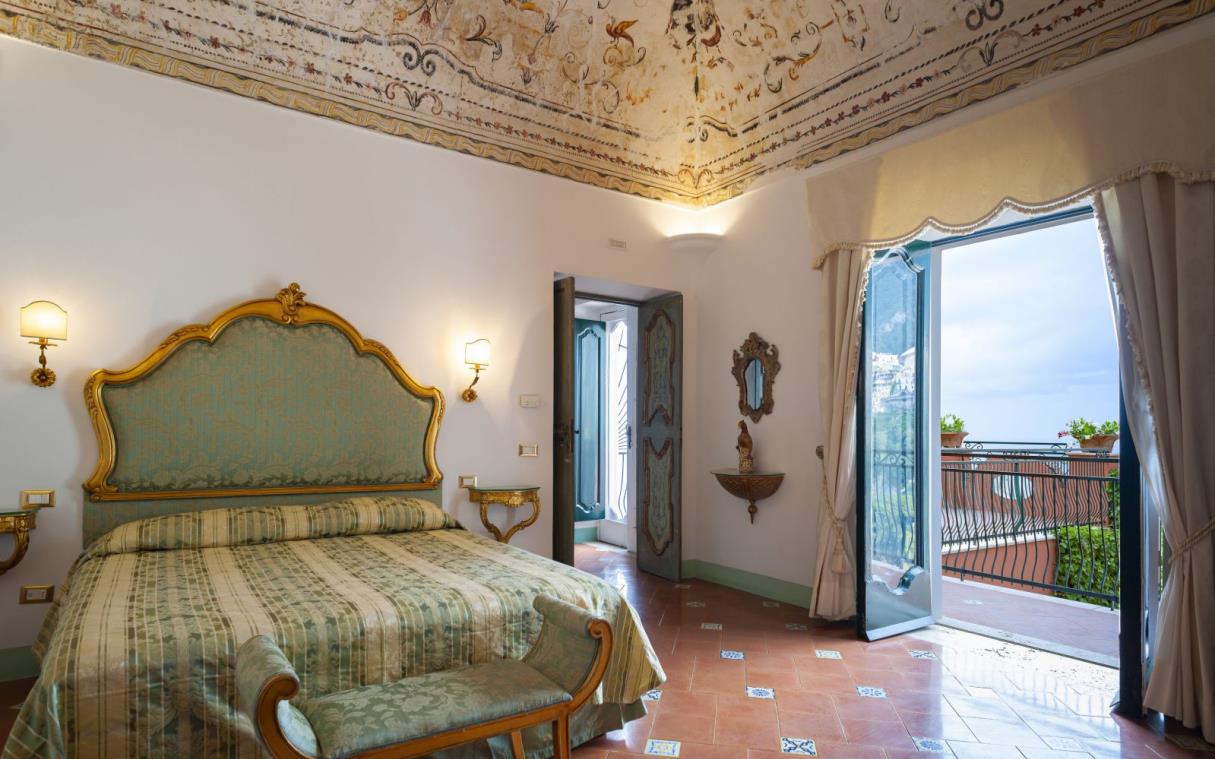 villa-positano-amalfi-coast-italy-luxury-pool-antique-affresco-bed (12).jpg