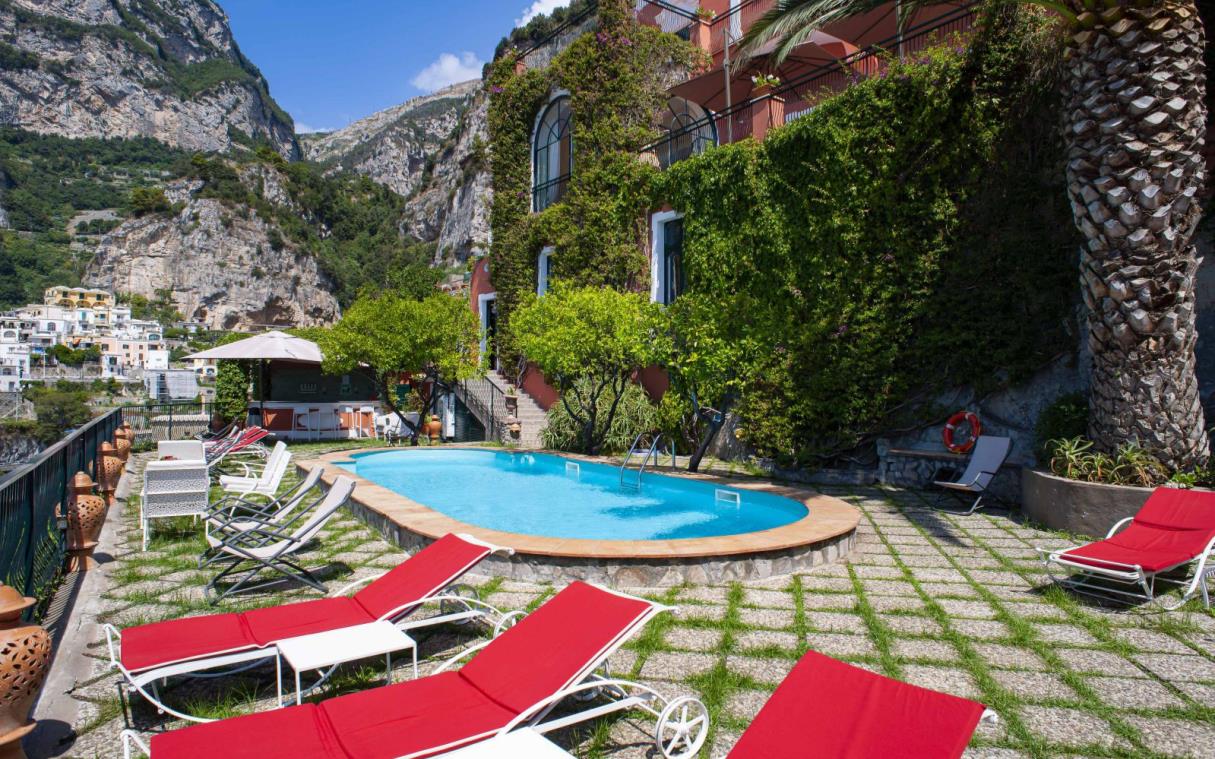 villa-positano-amalfi-coast-italy-luxury-pool-antique-affresco-swim (6).jpg