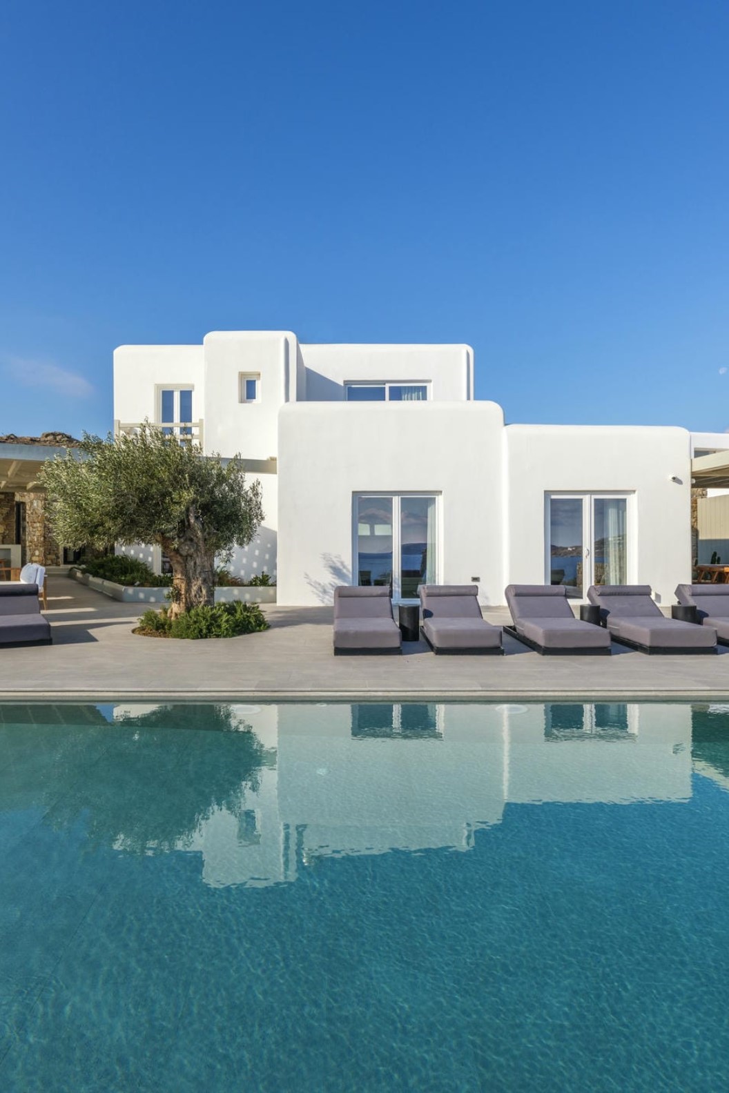 Blue Eye Grand Villa