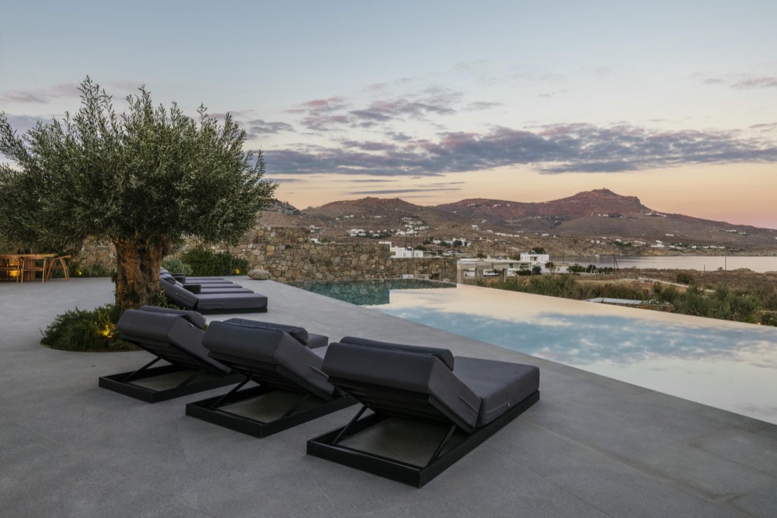 Blue Eye Grand Villa