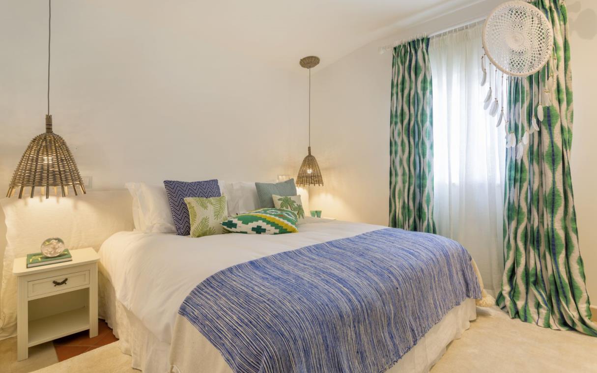 villa-algarve-portugal-luxury-pool-hibiscus-beach-house-bed (2).jpg