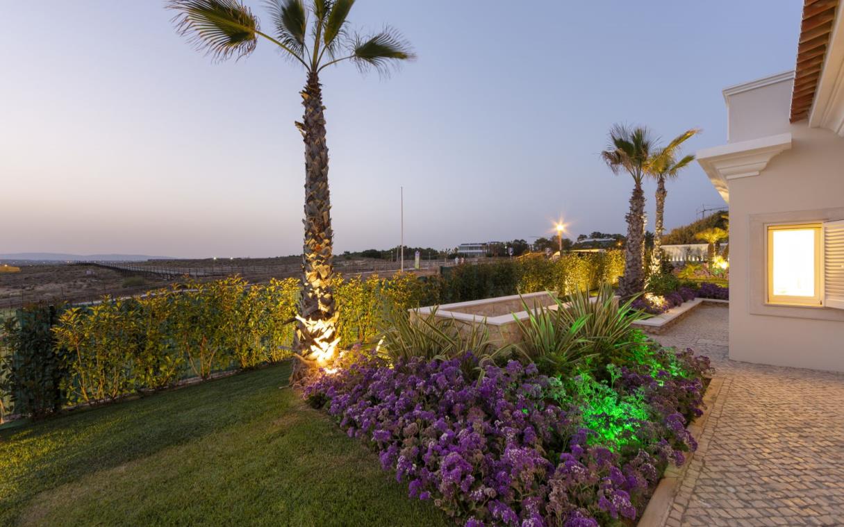 villa-algarve-portugal-luxury-pool-hibiscus-beach-house-gar (3).jpg