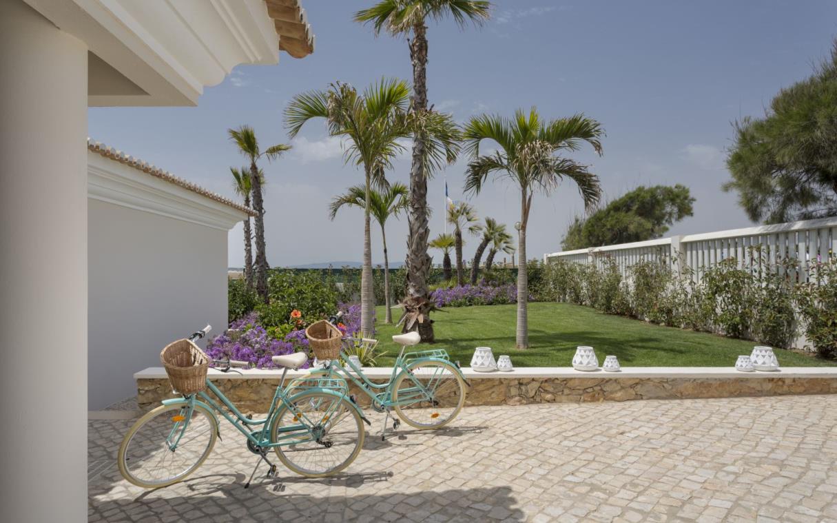 villa-algarve-portugal-luxury-pool-hibiscus-beach-house-gar (1).jpg