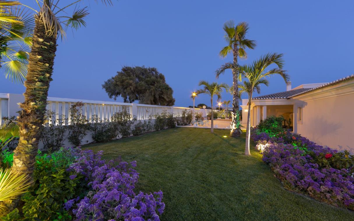 villa-algarve-portugal-luxury-pool-hibiscus-beach-house-gar (2).jpg