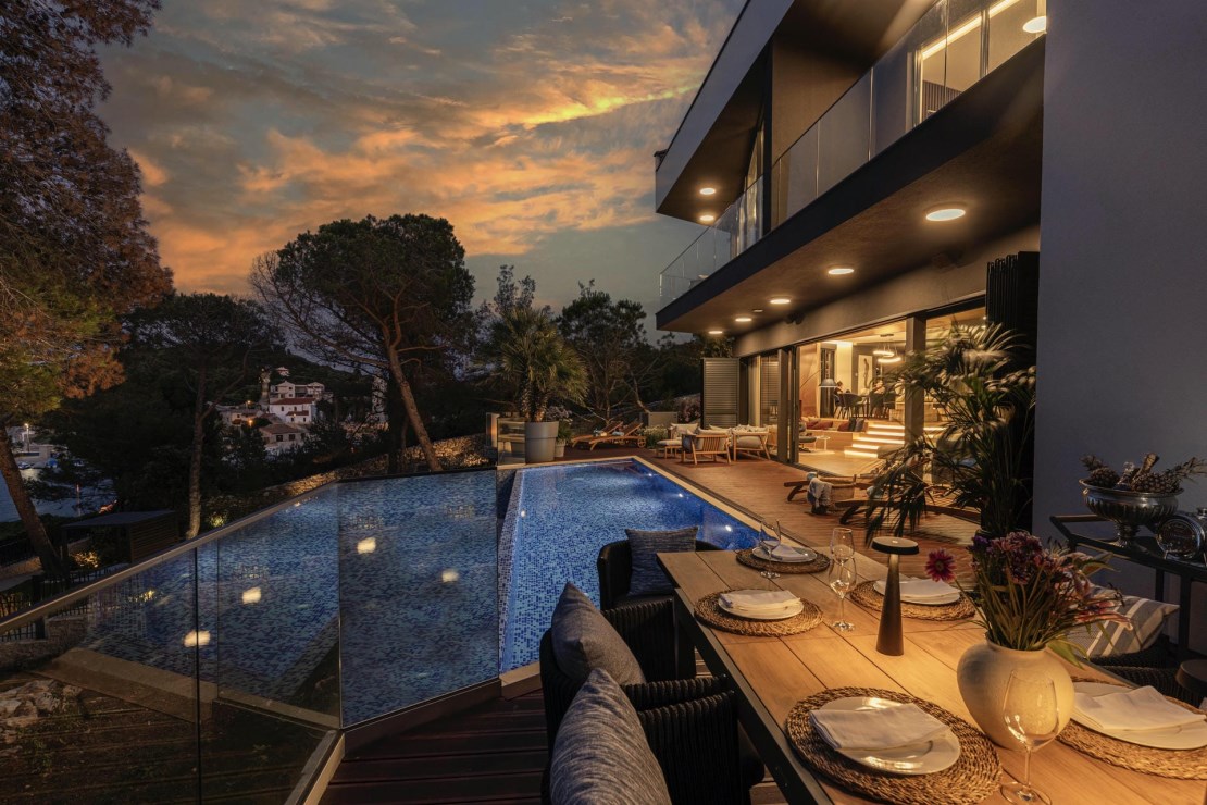 Contessa Luxury Retreat
