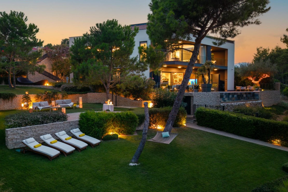 Contessa Luxury Retreat