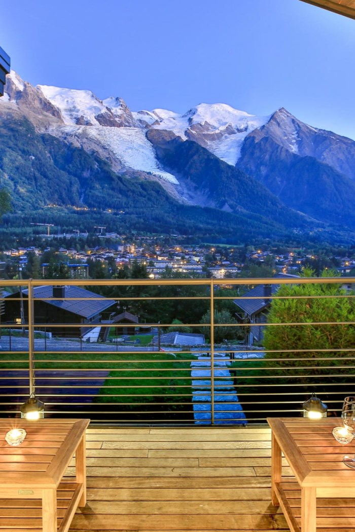 Chalet on the Rocks