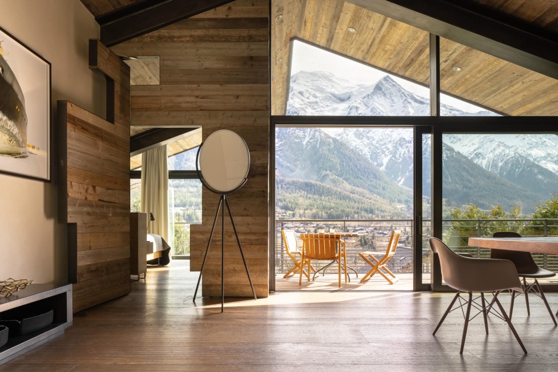 Chalet on the Rocks