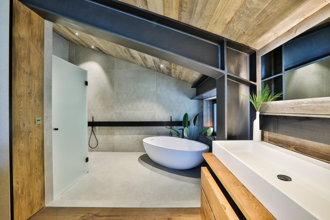 Chalet on the Rocks