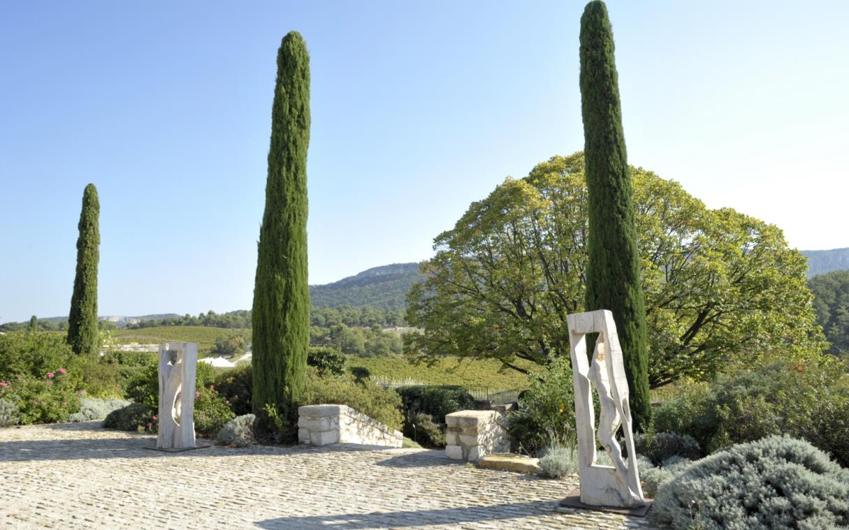villa-provence-france-luxury-vineyard-pool-la-verriere-wine-gar-1.jpg