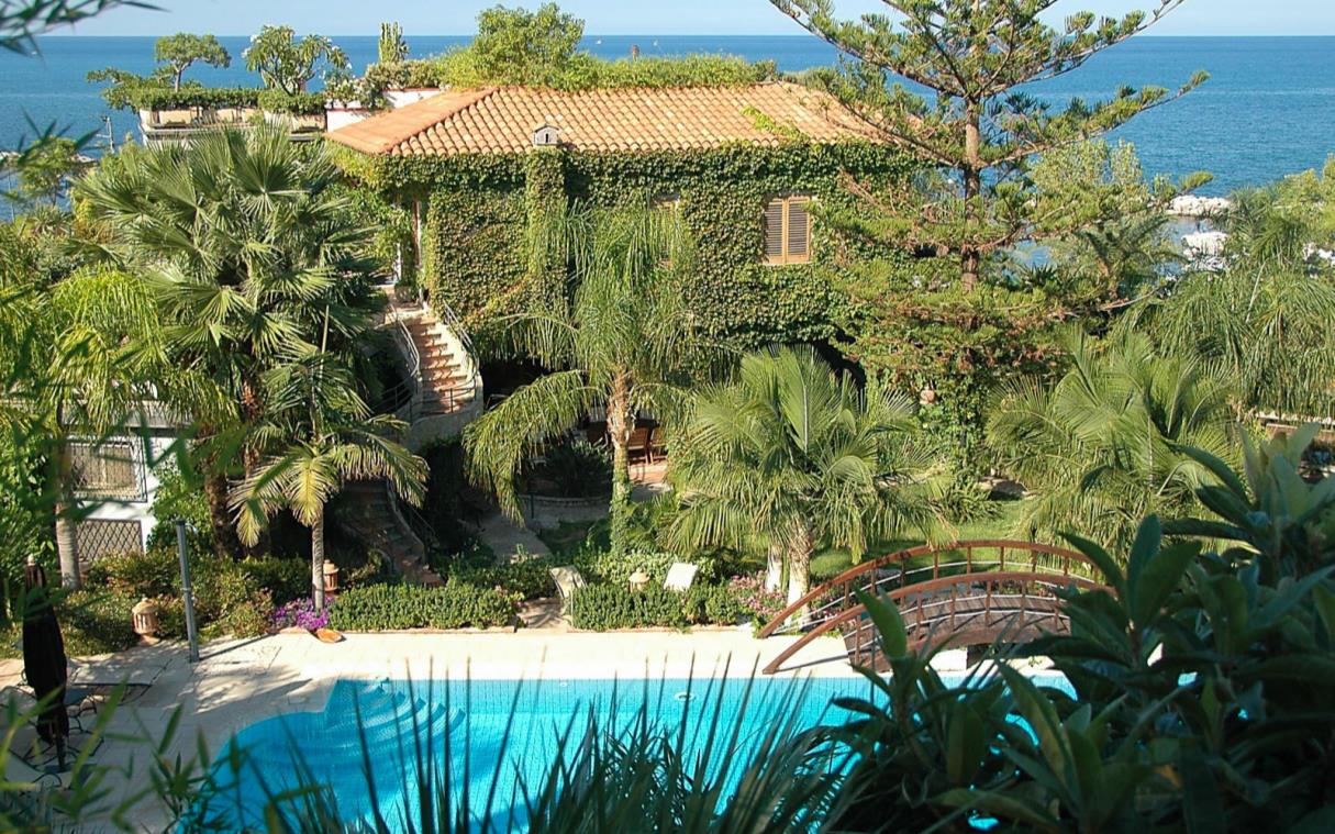 villa-sicily-italy-pool-botanic-garden-cecilia-trabia-ext.jpg