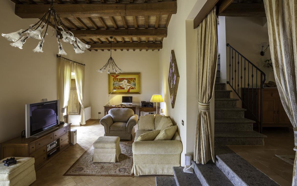 villa-umbria-tuscany-italy-luxury-pool-countryside-torre-bisenzio-lou (4).jpg