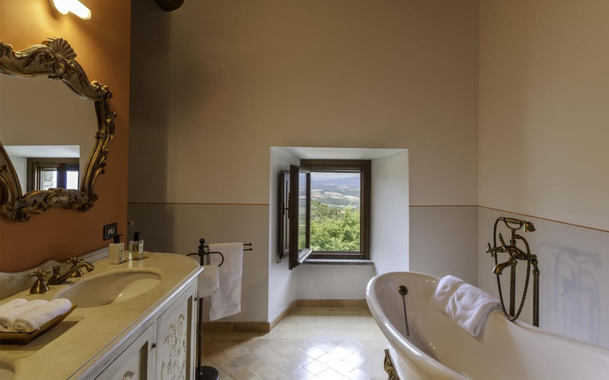 villa-umbria-tuscany-italy-luxury-pool-countryside-torre-bisenzio-bat (2).jpg