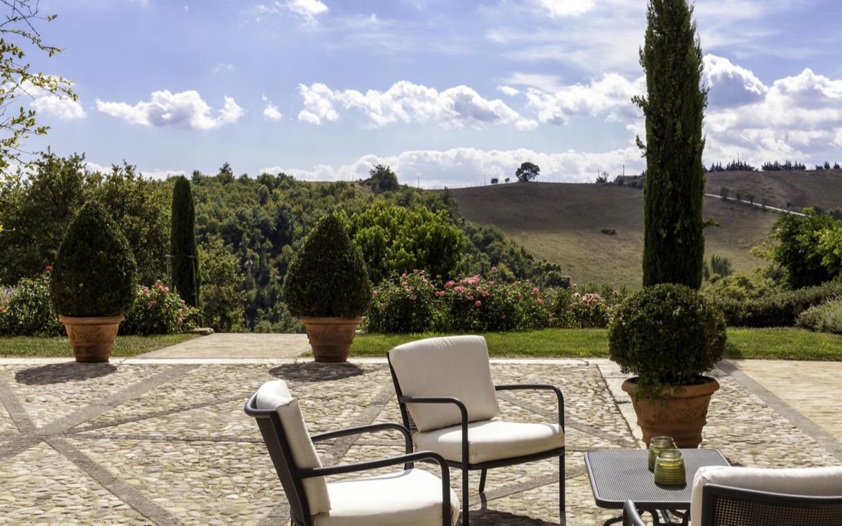 villa-umbria-tuscany-italy-luxury-pool-countryside-torre-bisenzio-ter (1).jpg