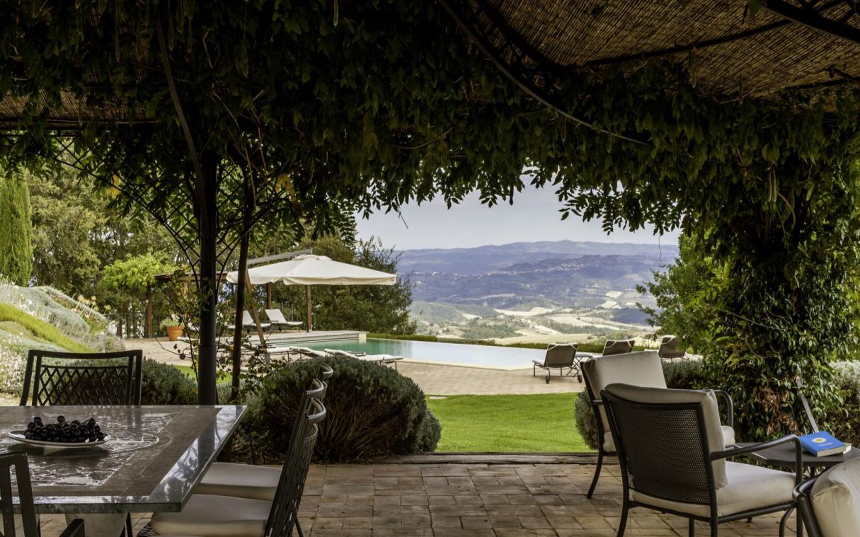 villa-umbria-tuscany-italy-luxury-pool-countryside-torre-bisenzio-vie (1).jpg