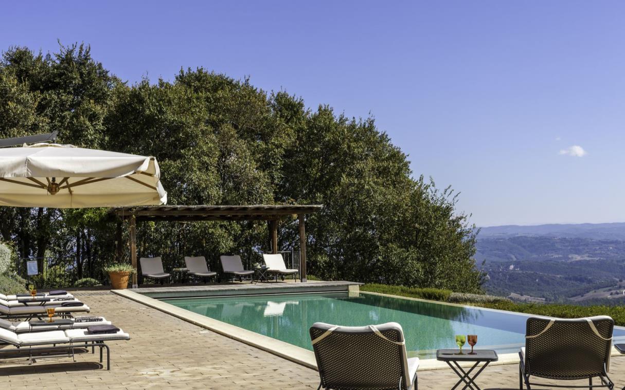 villa-umbria-tuscany-italy-luxury-pool-countryside-torre-bisenzio-poo (3).jpg