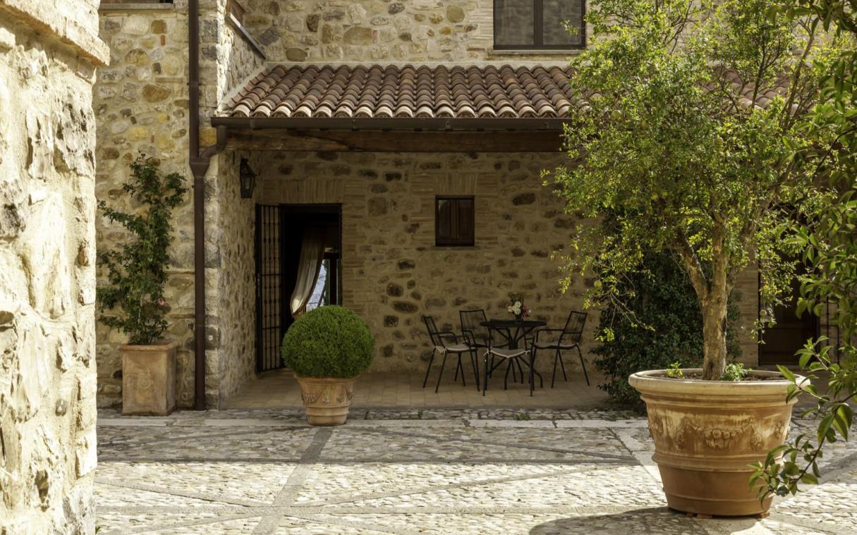 villa-umbria-tuscany-italy-luxury-pool-countryside-torre-bisenzio-ext (7).jpg