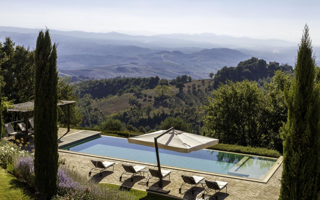 villa-umbria-tuscany-italy-luxury-pool-countryside-torre-bisenzio-poo (2).jpg