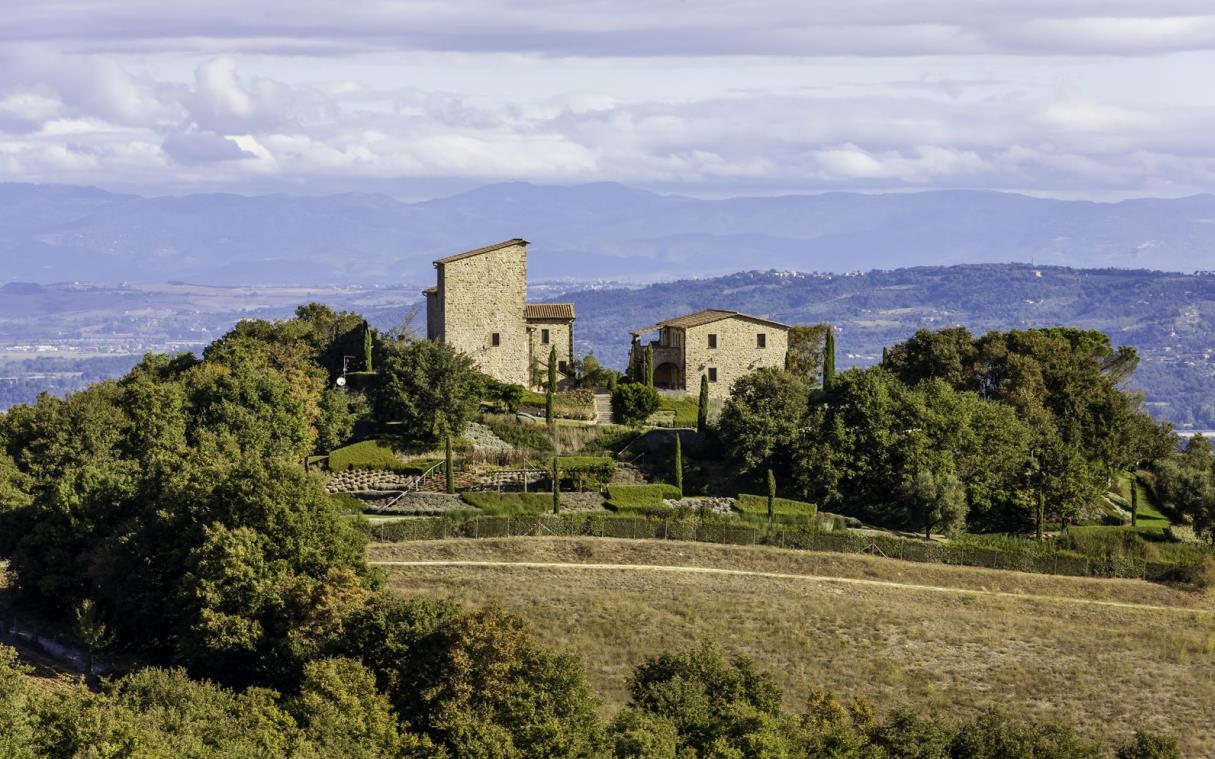 villa-umbria-tuscany-italy-luxury-pool-countryside-torre-bisenzio-vie.jpg