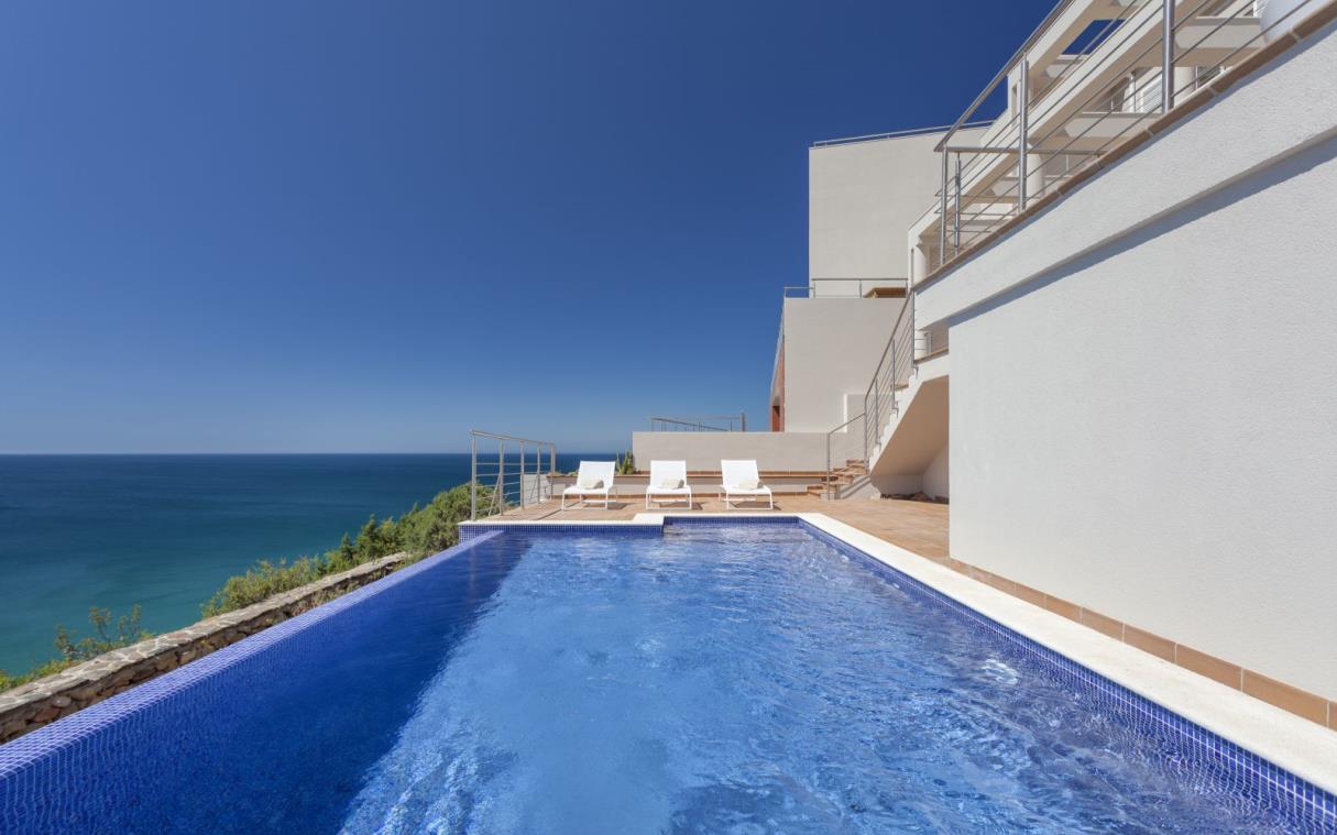 villa-salema-algarve-portugal-luxury-views-pool-mar-vista-swim (4).jpg