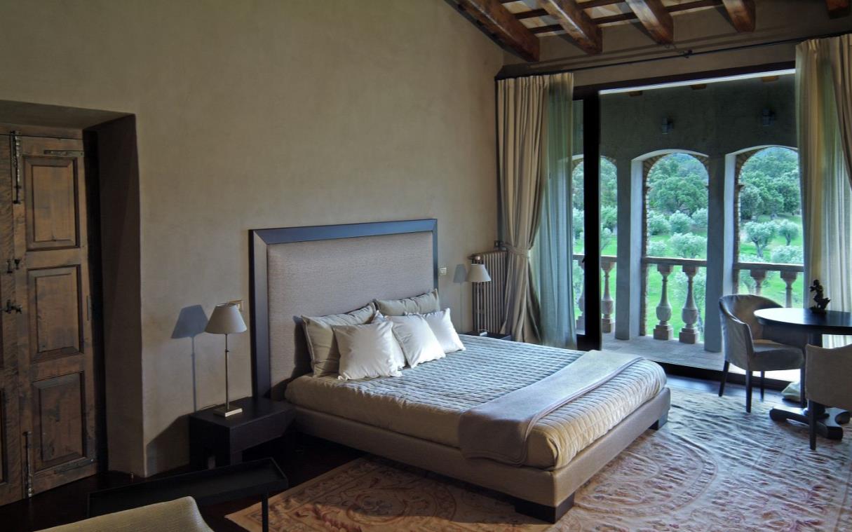 villa-costa-brava-spain-luxury-pool-mas-mateu-bed (1).jpg