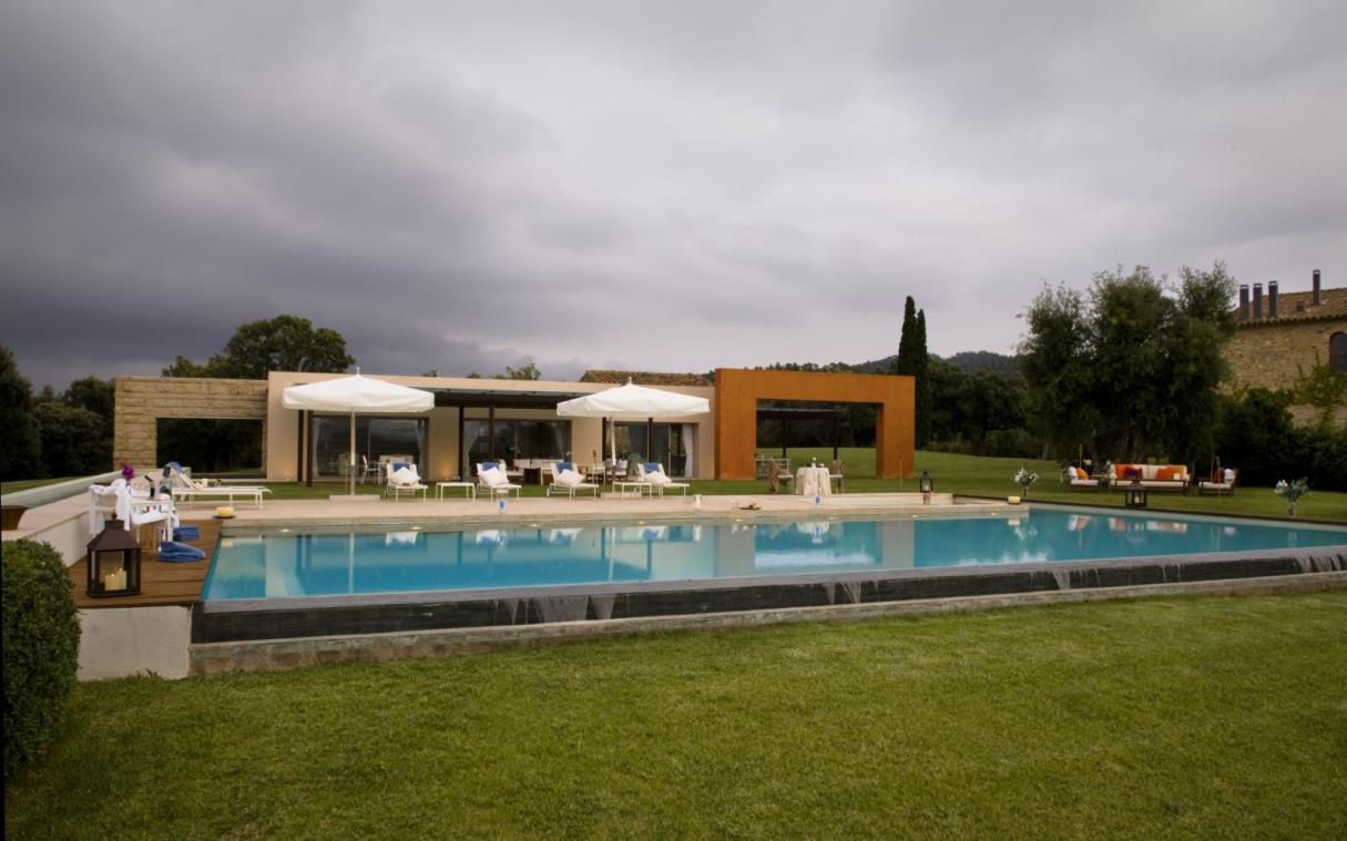 villa-costa-brava-spain-luxury-pool-mas-mateu-poo (2).jpg