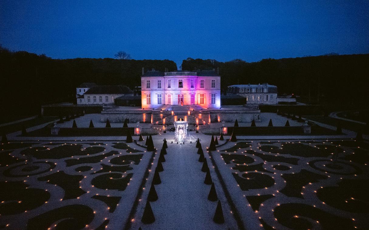 chateau-condecourt-paris-france-luxury-pool-chateau-villette-nig (2)