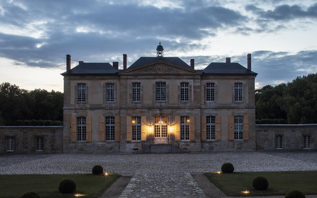 chateau-condecourt-paris-france-luxury-pool-chateau-villette-ext (6)