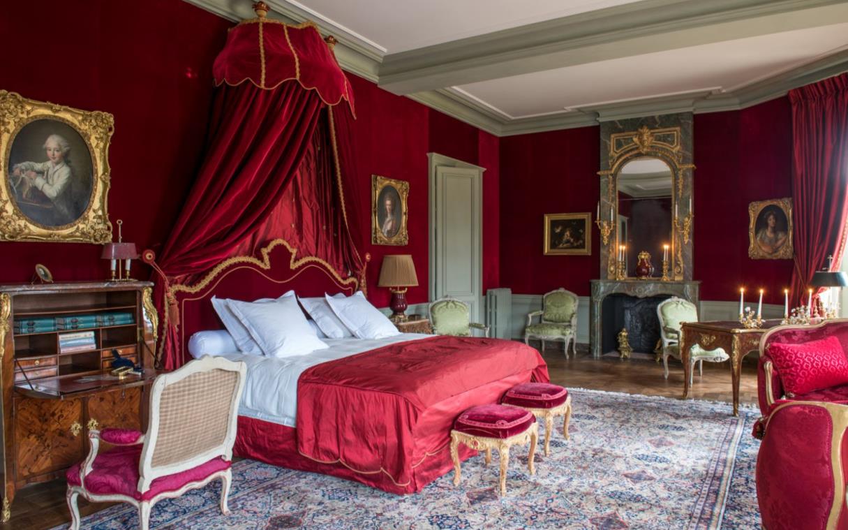 chateau-condecourt-paris-france-luxury-pool-lakes-chateau-villette-bed (6).jpg