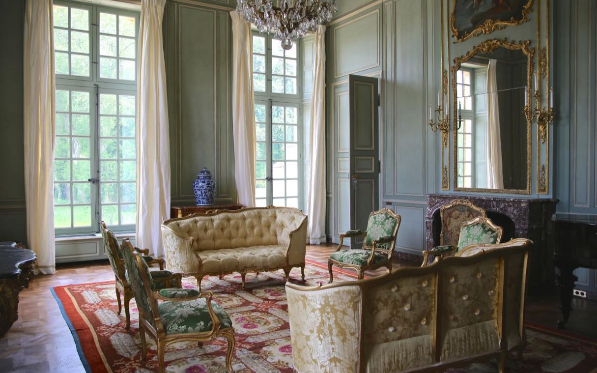 chateau-condecourt-paris-france-luxury-pool-lakes-chateau-villette-mus-roo.jpg