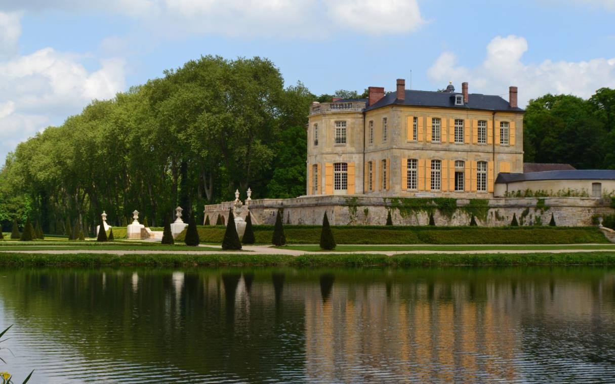 chateau-condecourt-paris-france-luxury-pool-lakes-chateau-villette-cov.jpg