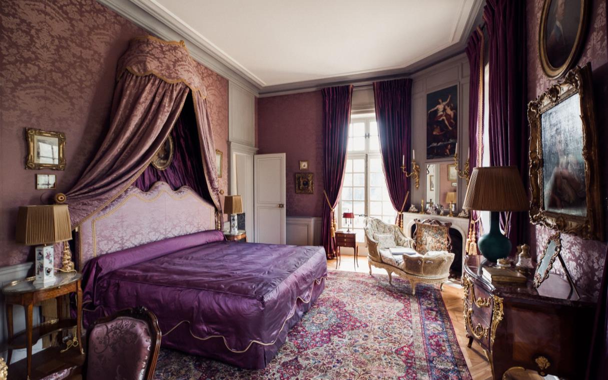 chateau-condecourt-paris-france-luxury-pool-chateau-villette-bed (7)