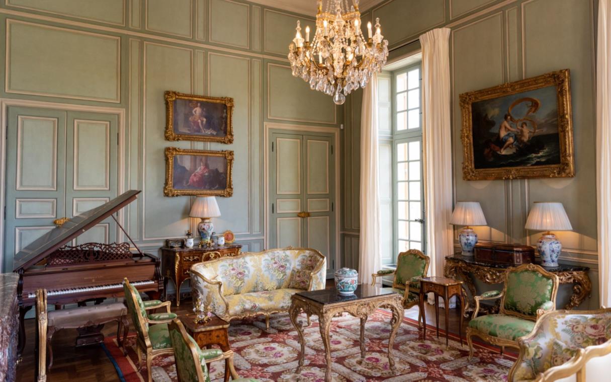 chateau-condecourt-paris-france-luxury-pool-chateau-villette-mus-sal (3)