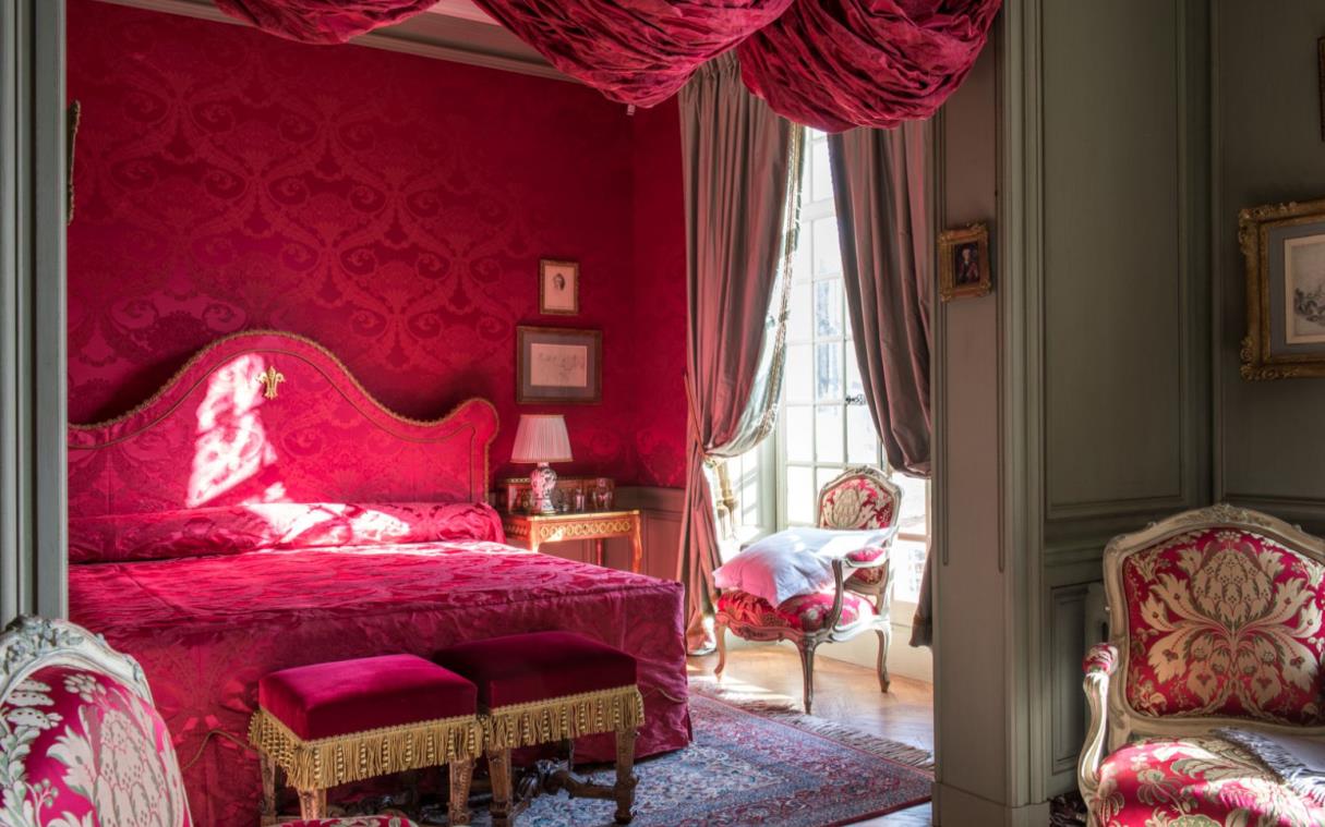 chateau-condecourt-paris-france-luxury-pool-lakes-chateau-villette-bed (8).jpg