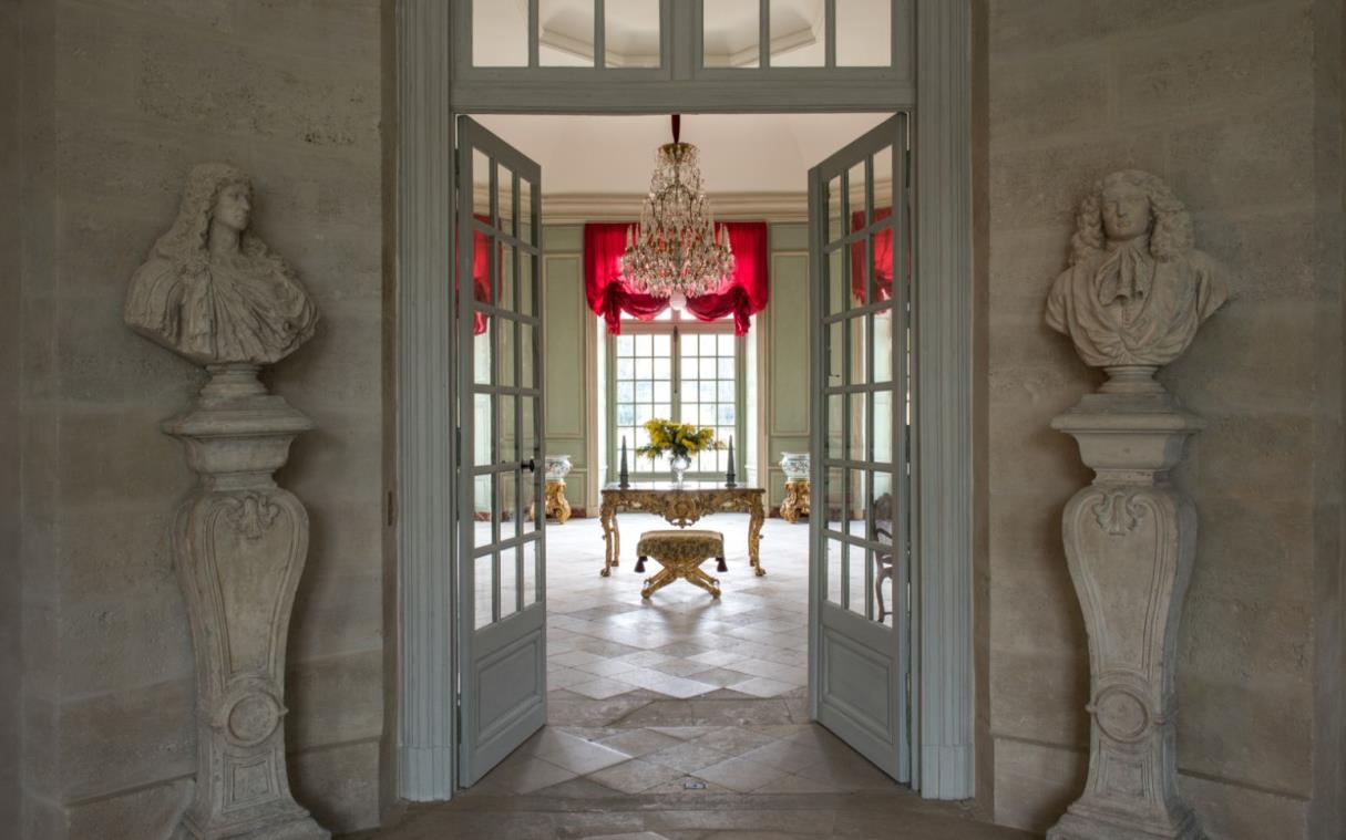 chateau-condecourt-paris-france-luxury-pool-lakes-chateau-villette-foy (3).jpg