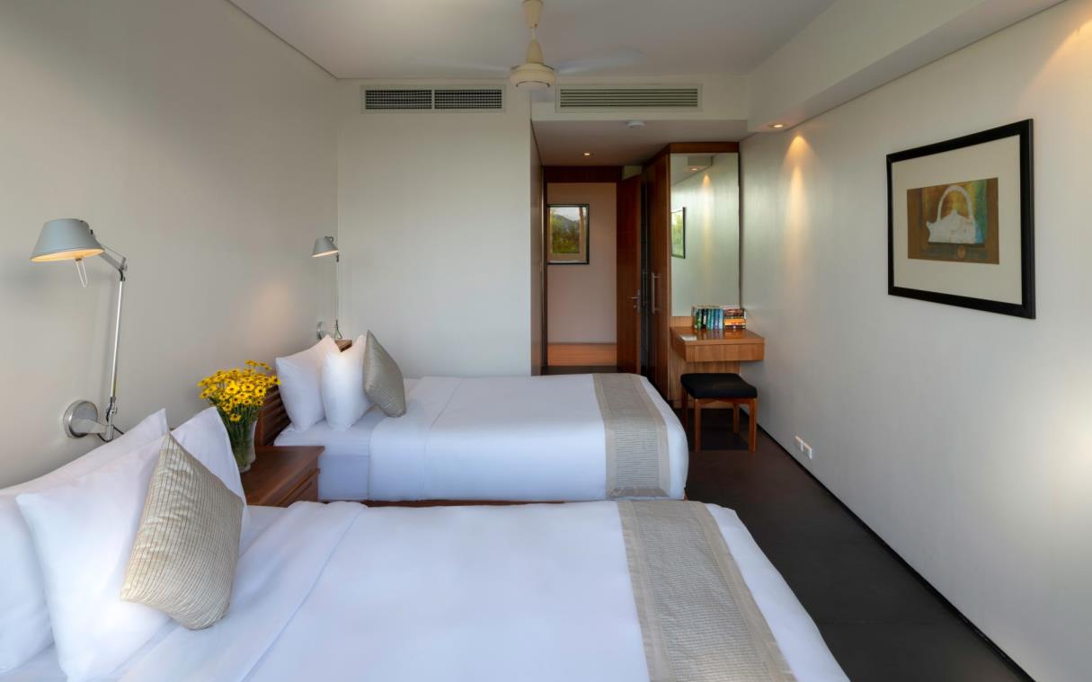 villa-phuket-thailand-luxury-pool-benyasiri-bed (16)