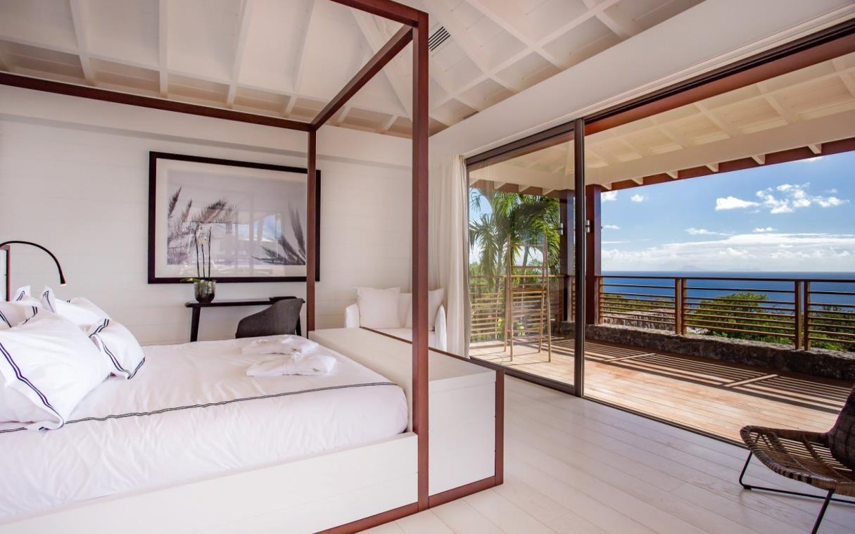 villa-st-barths-caribbean-beach-luxury-pool-tennis-maison-blanc-bleu-bed-8.jpg