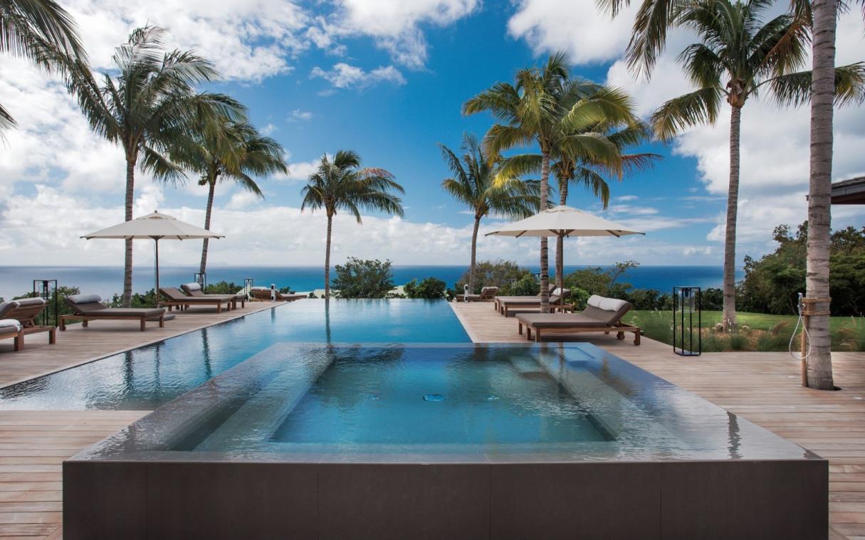 villa-st-barths-caribbean-beach-luxury-pool-tennis-maison-blanc-bleu-ext-2.jpg