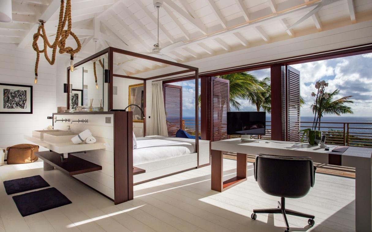 villa-st-barths-caribbean-beach-luxury-pool-tennis-maison-blanc-bleu-bed-2.jpg
