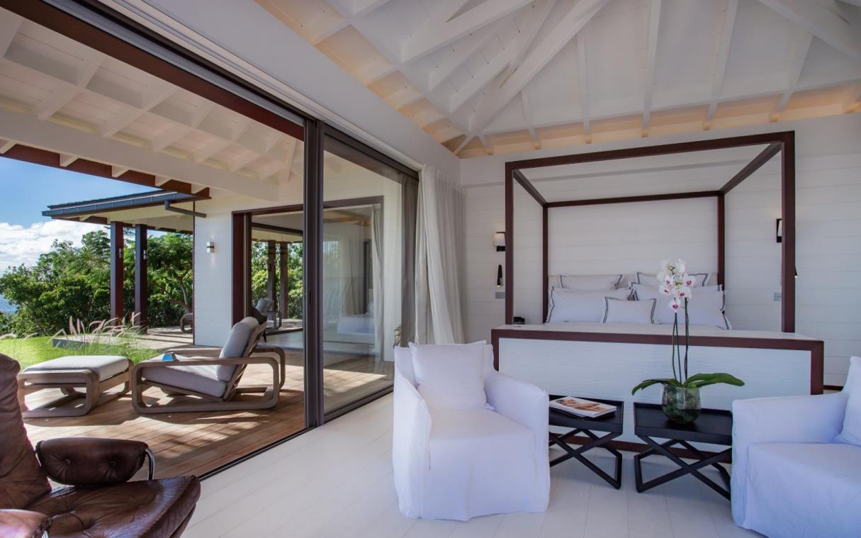 villa-st-barths-caribbean-beach-luxury-pool-tennis-maison-blanc-bleu-bed-7.jpg