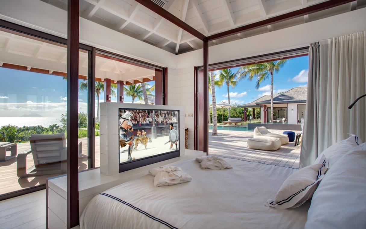 villa-st-barths-caribbean-beach-luxury-pool-tennis-maison-blanc-bleu-bed-6.jpg
